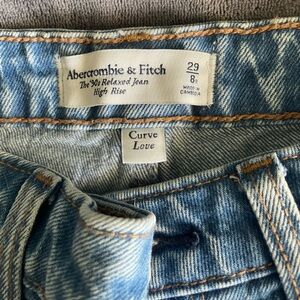 Abercrombie & Fitch Curve Love The 90s Relaxed Jean High Rise